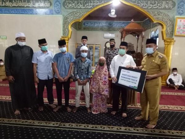 Di Kampar PT RAPP dan PT APR Santuni 490 Anak Yatim 